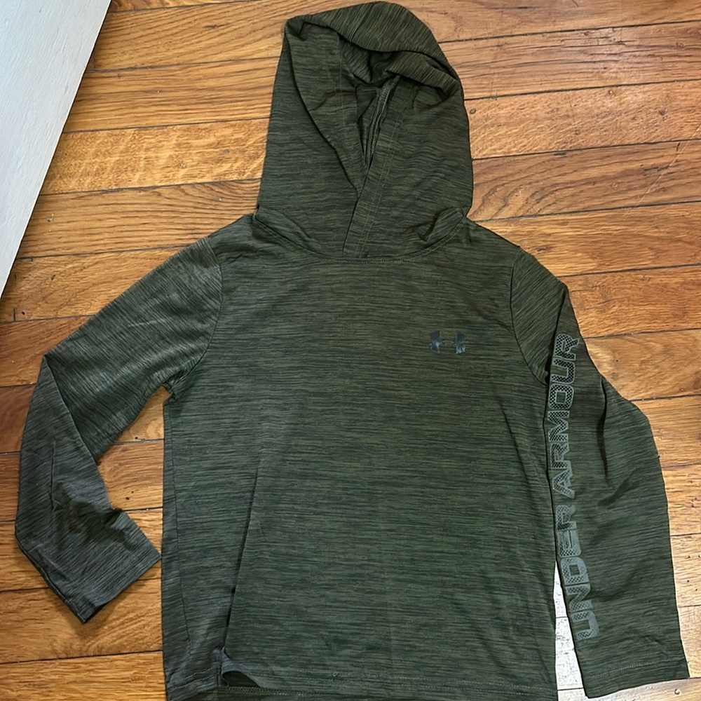 Under Armour top for boys size s